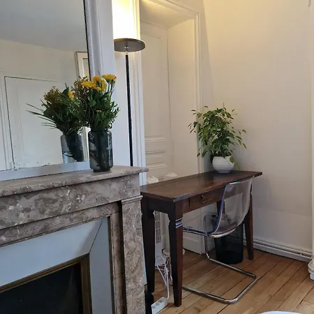 Charmant Parisien Apartment *