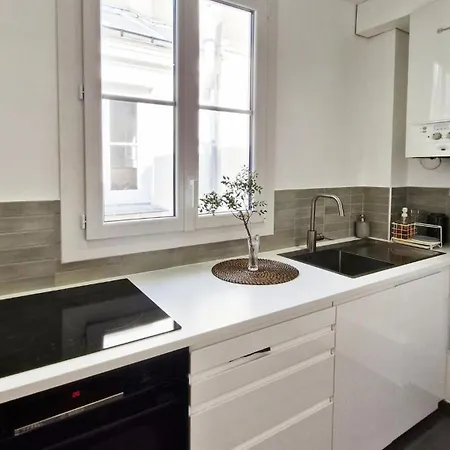 Apartment Charmant Parisien Paris